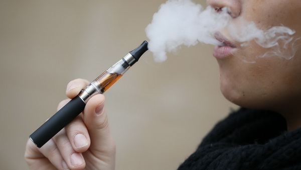В Сеченовском университете проанализировали воздействие электронных сигарет на полость рта и кишечник 